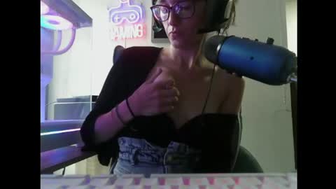 Snapshot of xxxhairyladyxxx chatting on July 25, 11:02 pm xxxhairyladyxxx online show from July 25, 11:02 pm