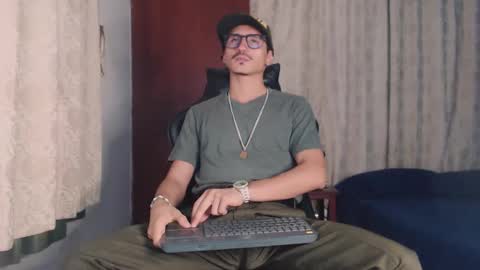 Snapshot of xxxhome_alonexxx chatting on October 5, 7:45 pm Kev online show from October 5, 7:45 pm