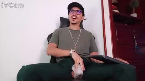 Snapshot of xxxhome_alonexxx chatting on November 23, 7:35 pm Kev online show from November 23, 7:35 pm