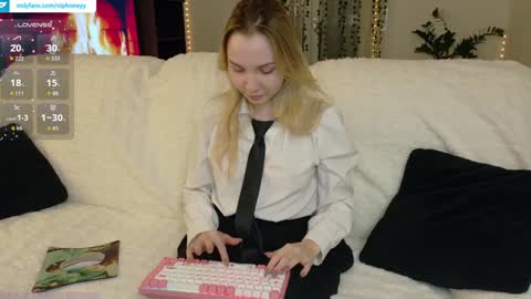 Snapshot of xxxhoneyxx chatting on November 22, 9:58 pm Onlyfanz online show from November 22, 9:58 pm