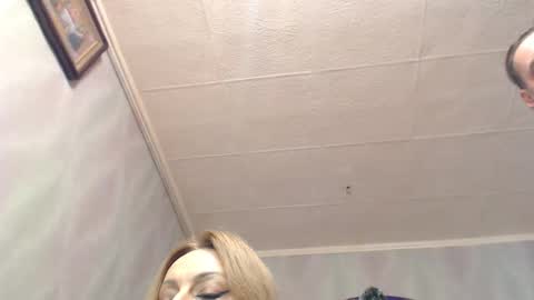 Snapshot of xxxkinkycpl chatting on December 14, 7:51 am isa and gonzo online show from December 14, 7:51 am