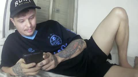 Snapshot of xxxlipe22 chatting on June 19, 12:04 am xxxlipe22 online show from June 19, 12:04 am