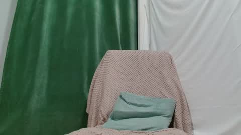 Lola online show from May 16, 10:41 pm