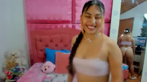 Snapshot of xxxsarita_cute chatting on June 4, 1:44 am Sara online show from June 4, 1:44 am