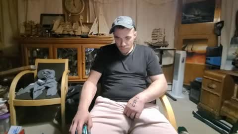Snapshot of xxxscubastevexx chatting on April 18, 4:27 am ScubaSteve online show from April 18, 4:27 am