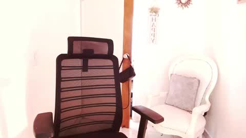 Snapshot of xxxsweetandhornyxxx chatting on October 7, 1:30 pm dolcesasha online show from October 7, 1:30 pm