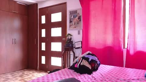 Snapshot of xxxtatianabustyxxx chatting on June 9, 7:25 pm xxxtatianabustyxxx online show from June 9, 7:25 pm
