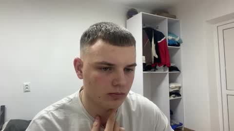 Leo online show from February 19, 8:27 pm