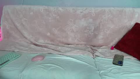 Snapshot of xxxvibesxo chatting on July 18, 8:07 am Lil Luna online show from July 18, 8:07 am