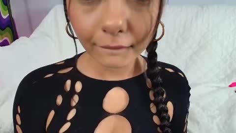 Snapshot of xxxvibesxo chatting on August 6, 8:16 am Lil Luna online show from August 6, 8:16 am