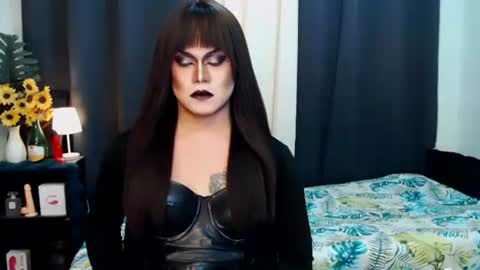 Snapshot of xyournightmarequeenx chatting on September 21, 3:13 pm QueenMarina online show from September 21, 3:13 pm