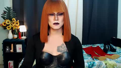 Snapshot of xyournightmarequeenx chatting on October 17, 9:23 am QueenMarina online show from October 17, 9:23 am