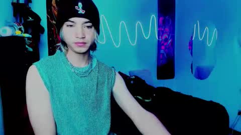 Snapshot of xzerox_ chatting on September 12, 11:32 am xzerox_ online show from September 12, 11:32 am