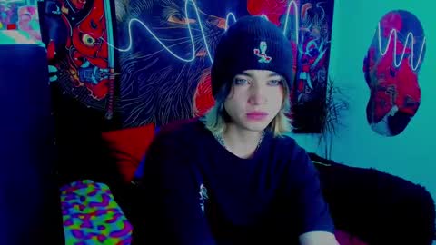 Snapshot of xzerox_ chatting on October 7, 4:31 am xzerox_ online show from October 7, 4:31 am