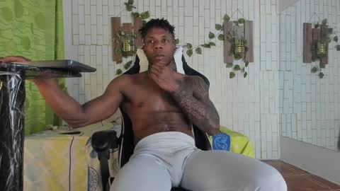 yacksson_lawrence online show from December 19, 7:07 am