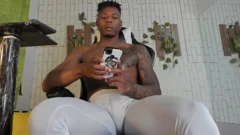 yacksson_lawrence online show from February 10, 1:57 am