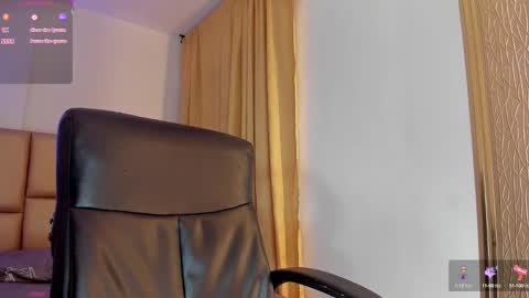 Snapshot of yamirawalker chatting on October 2, 8:05 pm Naomi online show from October 2, 8:05 pm