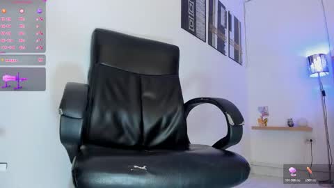 Snapshot of yamirawalker chatting on October 22, 8:30 pm Naomi online show from October 22, 8:30 pm