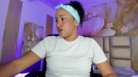 Snapshot of yamirawalker chatting on December 4, 7:44 pm Naomi online show from December 4, 7:44 pm