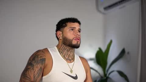 Snapshot of yamp_bigcock chatting on October 29, 2:14 am yamp sambrano online show from October 29, 2:14 am