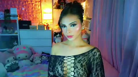 YANG AUDREY LONE online show from August 4, 2:15 am