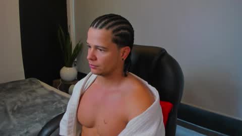 Snapshot of yanka_max1 chatting on November 24, 12:05 pm new here online show from November 24, 12:05 pm