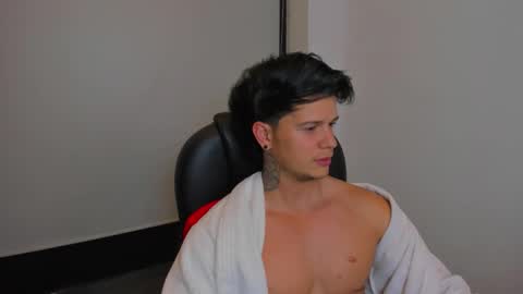 Snapshot of yanka_max1 chatting on December 3, 1:02 am new here online show from December 3, 1:02 am