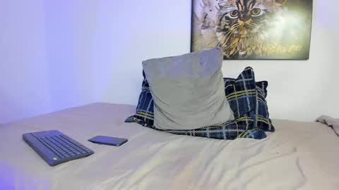 yanpaul83 online show from October 1, 3:07 pm