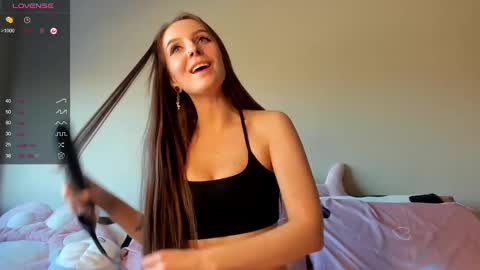 Snapshot of yaraliebe chatting on February 21, 12:28 pm Yara online show from February 21, 12:28 pm