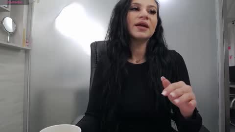 Snapshot of yaraxcox chatting on November 15, 4:43 am Yara online show from November 15, 4:43 am