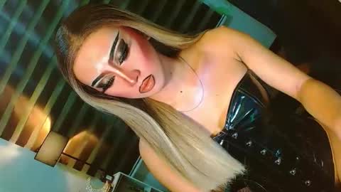 miss yasii online show from June 11, 1:53 pm