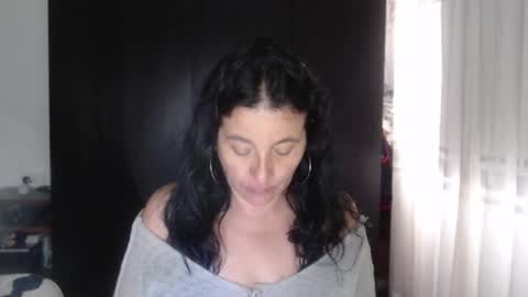 Snapshot of yasmin_love85 chatting on December 17, 6:31 pm yasmin_love85 online show from December 17, 6:31 pm