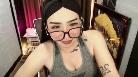 Snapshot of yassiered chatting on December 14, 5:35 am yassiered online show from December 14, 5:35 am