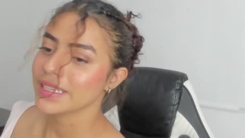 Snapshot of yaya23x chatting on January 14, 3:26 pm yaya23x online show from January 14, 3:26 pm