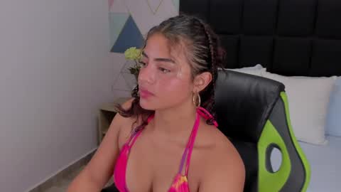 Snapshot of yaya23x chatting on February 12, 7:24 pm yaya23x online show from February 12, 7:24 pm