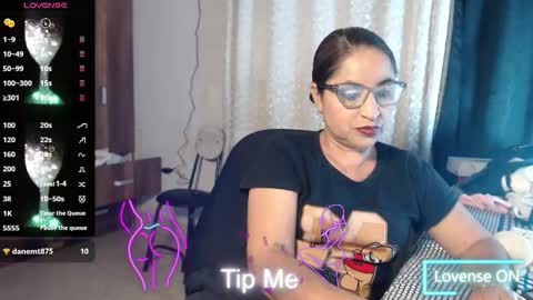 yaya____ online show from February 14, 8:49 pm