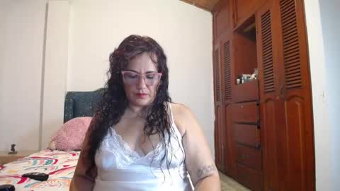 Snapshot of yazmin_mature chatting on November 12, 12:22 am Jasmin online show from November 12, 12:22 am