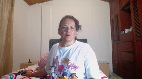 Snapshot of yazmin_mature chatting on November 16, 9:53 pm Jasmin online show from November 16, 9:53 pm