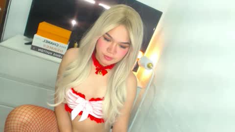 Snapshot of yazmin_shines chatting on May 12, 1:03 am Yazzi online show from May 12, 1:03 am