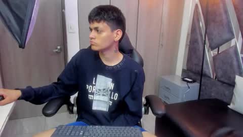 Snapshot of yef_thinn chatting on November 22, 4:11 am yef_thinn online show from November 22, 4:11 am