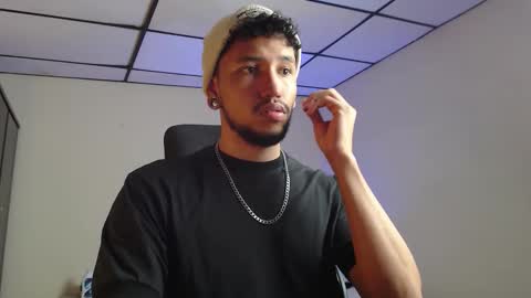 Snapshot of yeff_stone chatting on October 28, 12:58 am yeff online show from October 28, 12:58 am