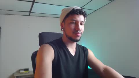 Snapshot of yeff_stone chatting on October 30, 2:02 am yeff online show from October 30, 2:02 am