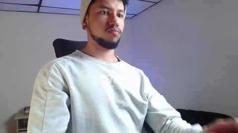 Snapshot of yeff_stone chatting on October 31, 1:28 am yeff online show from October 31, 1:28 am