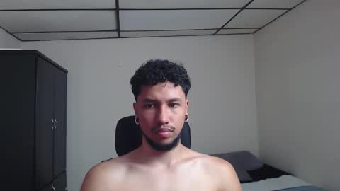 Snapshot of yeff_stone chatting on December 13, 7:53 pm yeff online show from December 13, 7:53 pm