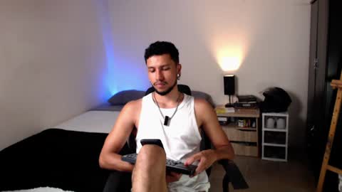 Snapshot of yeff_stone chatting on July 17, 12:50 am yeff online show from July 17, 12:50 am