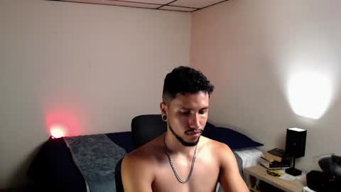 Snapshot of yeff_stone chatting on July 24, 12:52 am yeff online show from July 24, 12:52 am