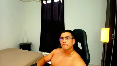 Snapshot of yeico837992 chatting on December 19, 9:55 pm YEICO LEVIT online show from December 19, 9:55 pm