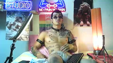 yeisoncastellanos1999 online show from September 17, 11:50 pm