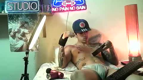 yeisoncastellanos1999 online show from February 17, 9:10 pm