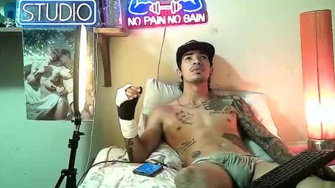 yeisoncastellanos1999 online show from February 26, 7:57 pm